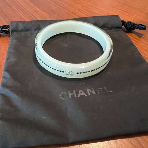 Chanel White Bangle Resin CC logo with Rhinestones - Picture 3 of 11